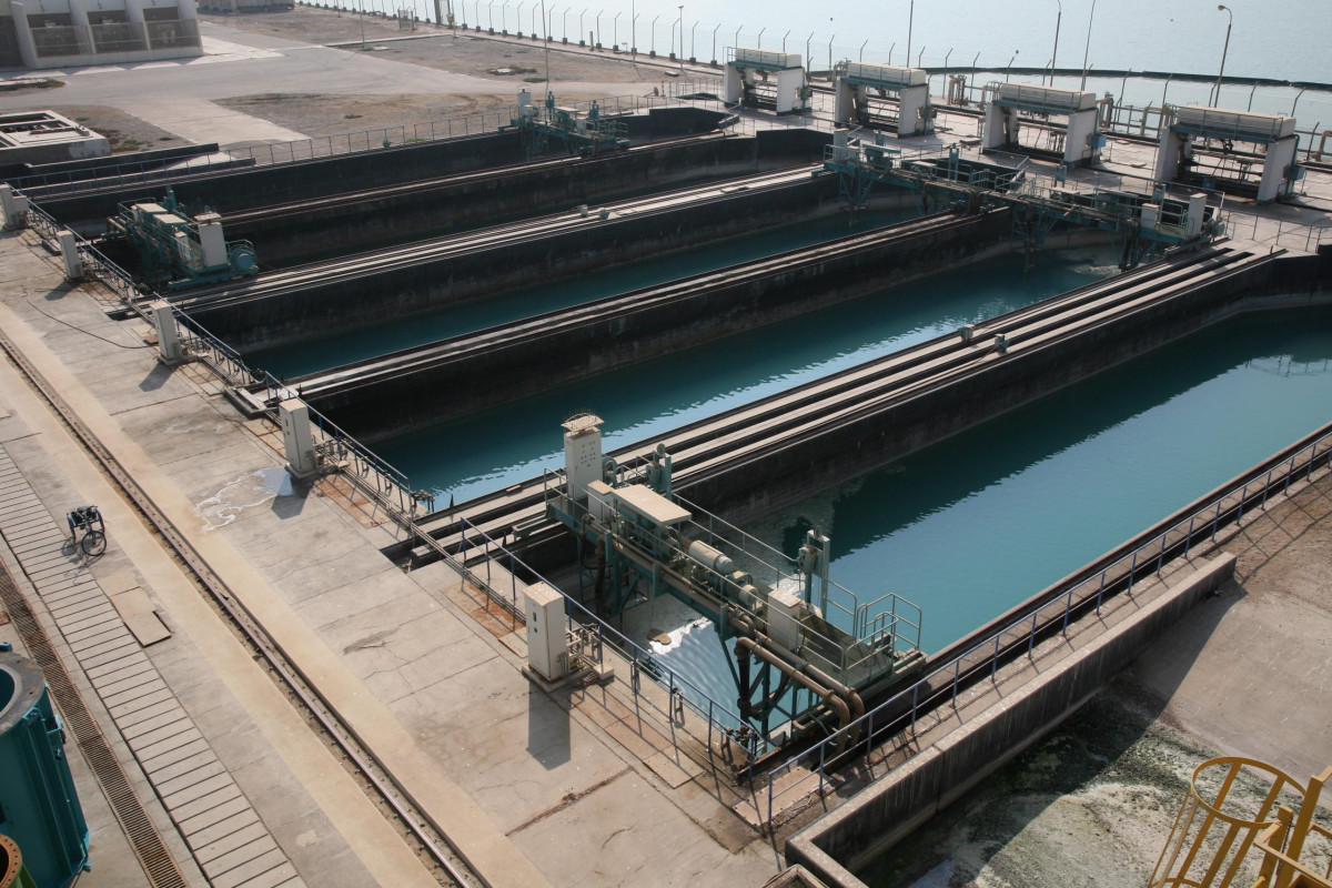 مجمع "أم النار" للطاقة والمياه في أبوظبي